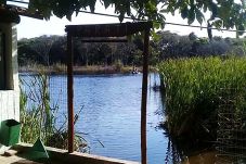 Apartamento en Guarapari - Suíte em Pousada c piscina e natureza em Meaípe/ES