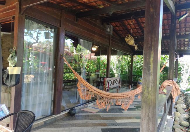 Casa en São Sebastião - Charmosa casa com churrasq. na praia de Camburí 