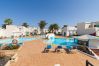 Apartamento en Corralejo - Moderno Apartamento. Piscina y terraza. A pie de playa en Corralejo -Home For Guest