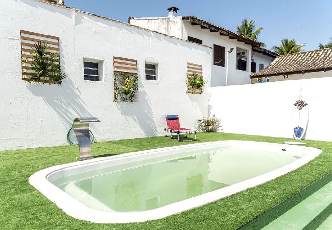 Apartamento en Guarujá - Quarto de Pousada a 100 metros da Praia da Enseada