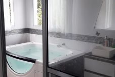 Casa en Bertioga - Casa c Piscina e Jacuzzi a 500m da Praia Guaratuba