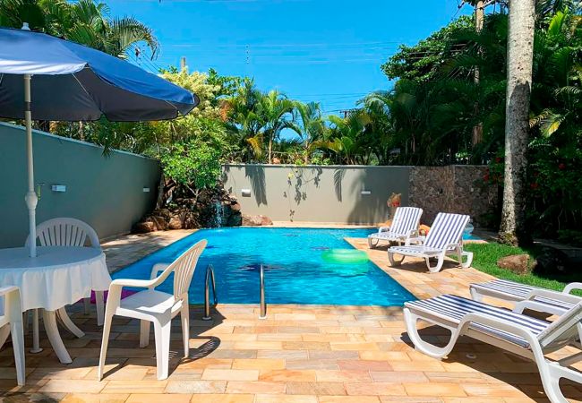 Casa en São Sebastião - Incrível casa a 13 min a pé da Praia de Juquehy/SP