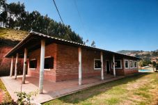 Casa en Joanópolis - Casa de Campo con Piscina y Vista a la Cachoeira dos Pretos