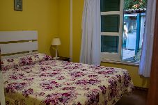 Casa en Campos do Jordão - Refúgio Familiar com Piscina, Lareira e Quadra