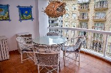 Apartamento en Guarujá - Flat c varanda na Praia de Pitangueiras-Guarujá/SP