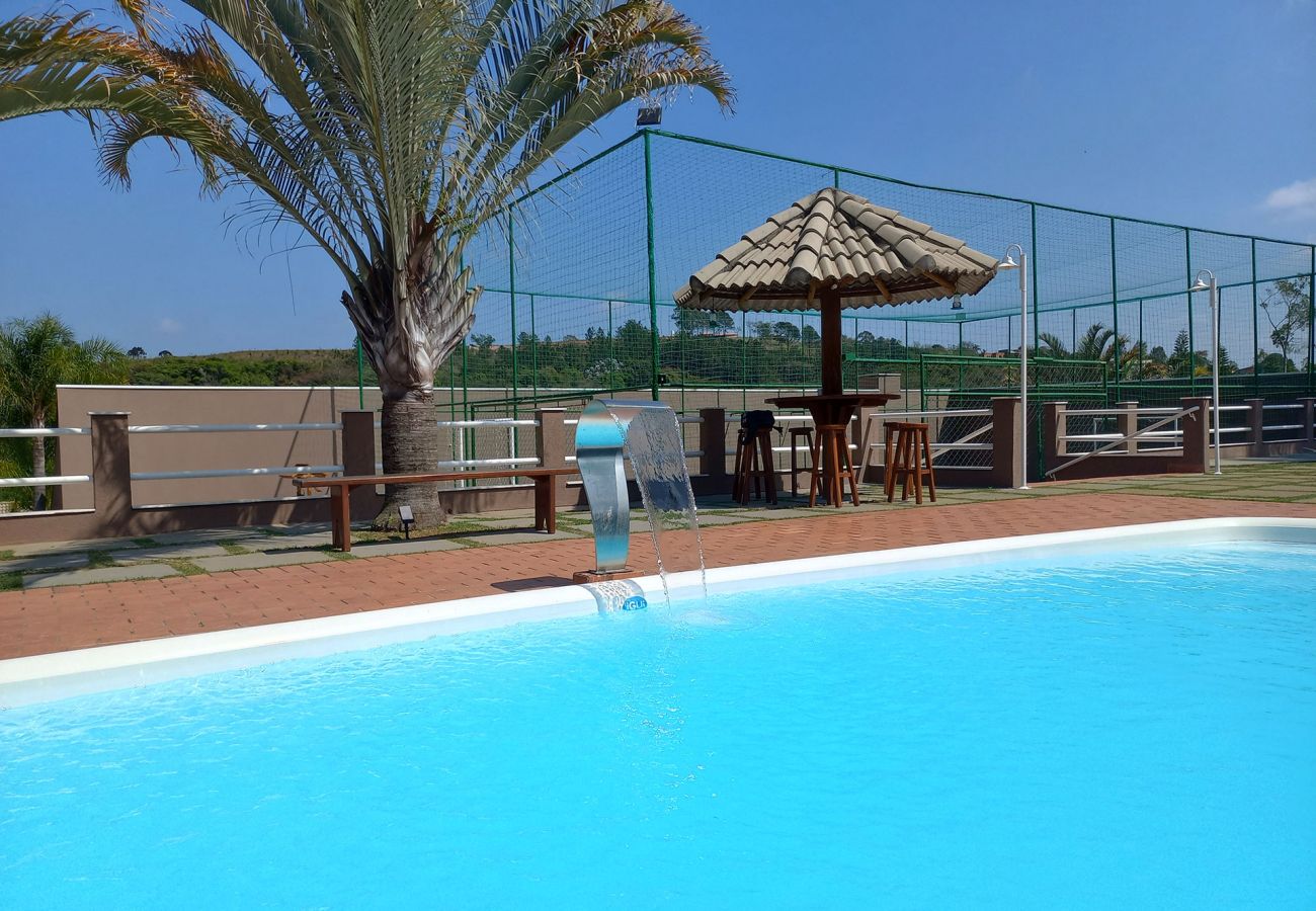 Casa en Jarinu - Chácara com piscina e muito lazer em Jarinu/SP