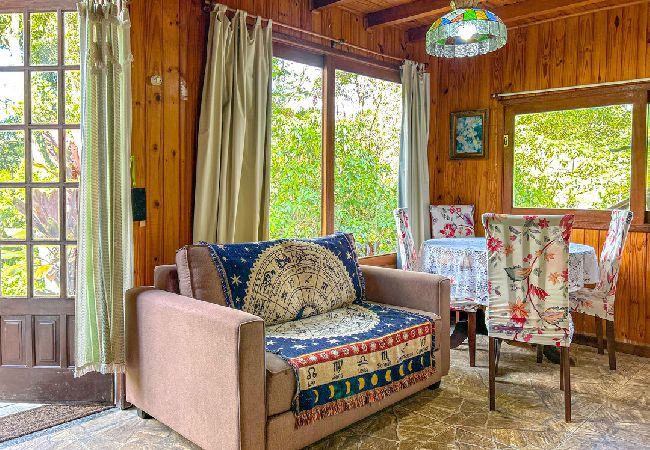 Chalet en Lumiar - Chalé com localização privilegiada em Lumiar/RJ