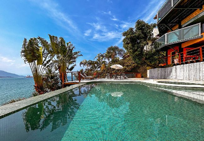 Casa en Ilhabela - Casa beira mar c lazer completo em Piúva-Ilhabela
