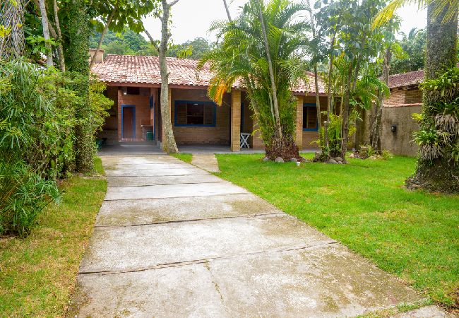 Casa en São Sebastião - Ótima casa c Wi-Fi 8 min da praia Barequeçaba/SP