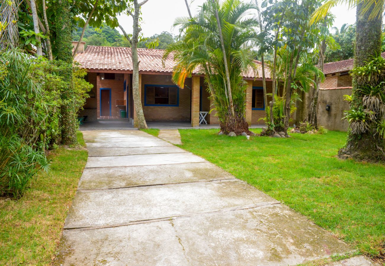 Casa en São Sebastião - Ótima casa c Wi-Fi 8 min da praia Barequeçaba/SP