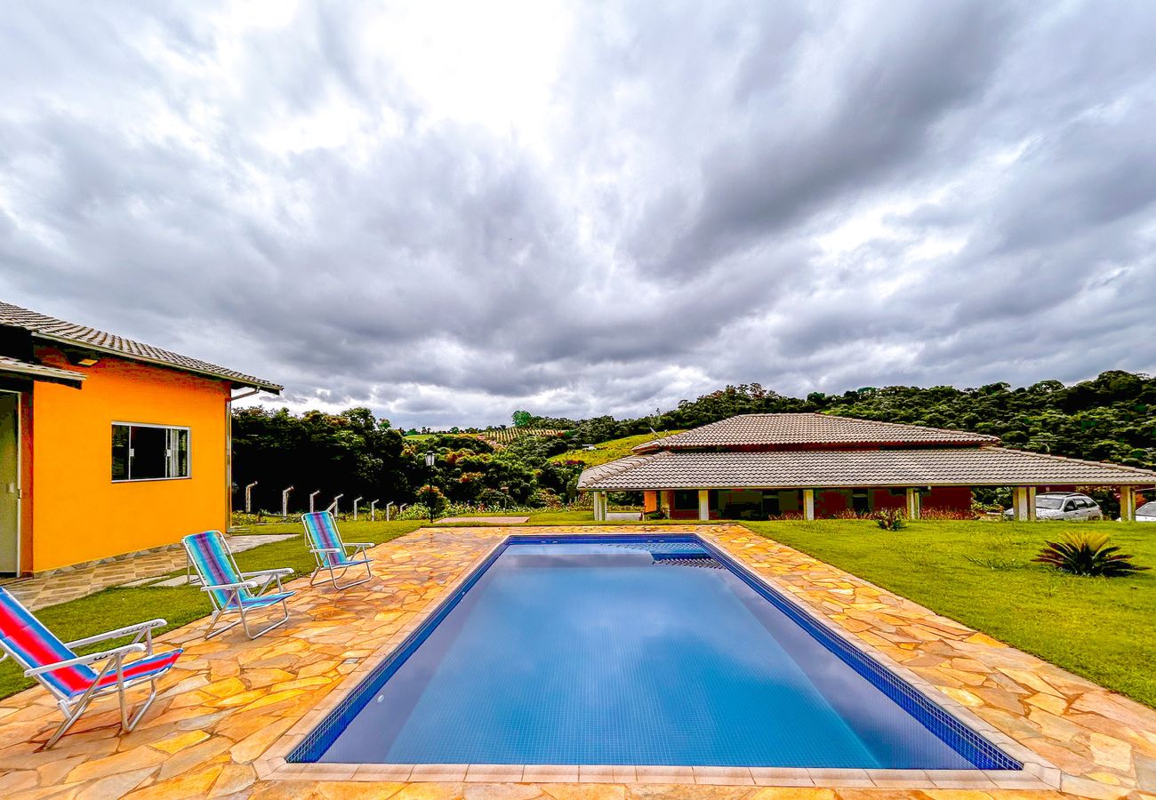 Casa en Socorro - Ótima chácara c Wi-Fi e churrasq em Socorro/SP