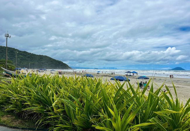 Apartamento en Bertioga - Incrível flat a beira mar na Praia de Guaratuba/SP