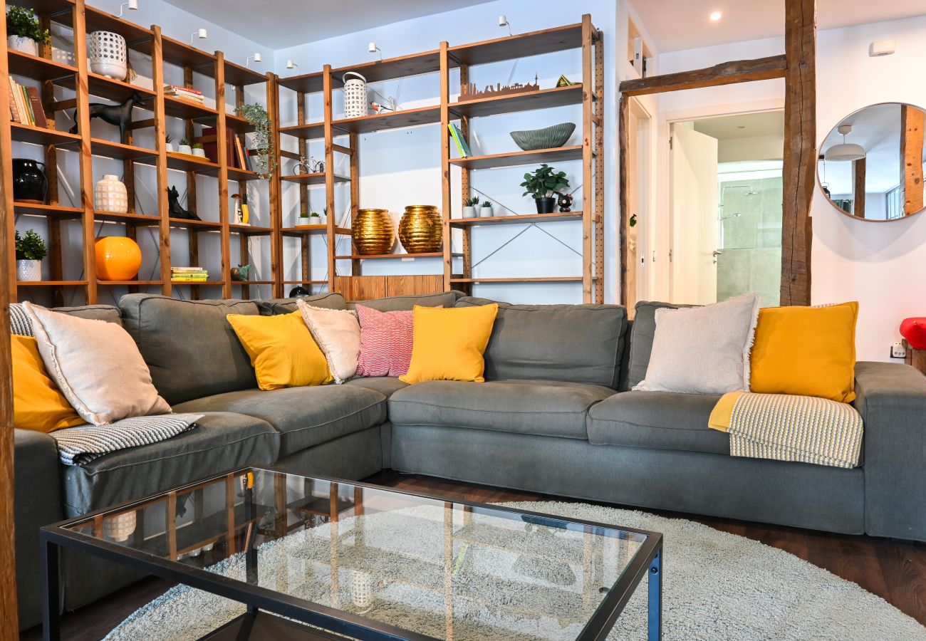 Apartamento en Madrid - (PEZ11) Agradable Apartamento de 2 Dormitorios y 2 baños en el Barrio Universidad. Temporal 