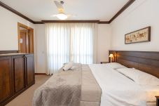 Apartamento en Gramado - 3 Suítes no Centro de Gramado (500m da R Coberta