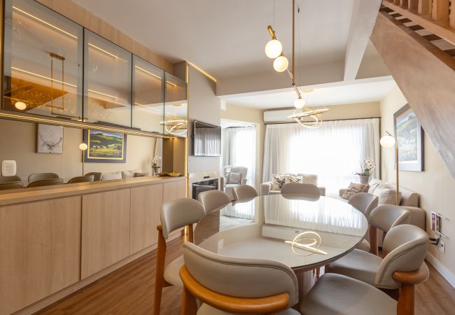Apartamento en Gramado - Cobertura 4 suítes no coração de Gramado!