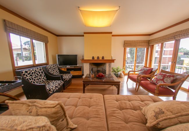 Apartamento en Gramado - Duplex Térreo 4D (3 suítes) com banheira e vista!