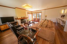 Apartamento en Gramado - Duplex Térreo 4D (3 suítes) com banheira e vista!