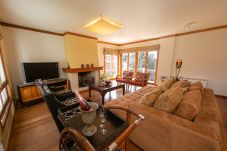Apartamento en Gramado - Duplex Térreo 4D (3 suítes) com banheira e vista!