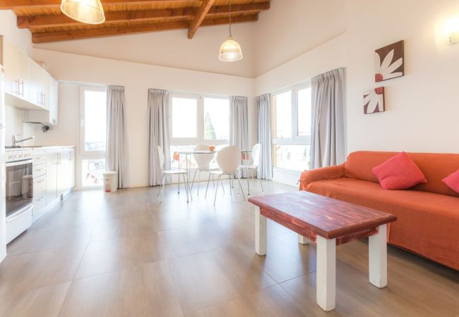 Apartamento en San Carlos de Bariloche - Gaia, estacionamiento y vista al lago Nahuel Huapi