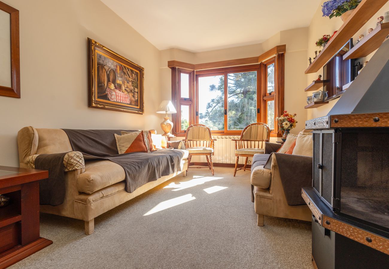 Apartamento en Gramado - NOVO! Aconchegante duplex 2D (2 banhos) a 1km da R Coberta!