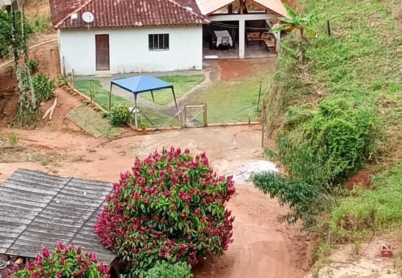 Casa en Marechal Floriano - Sítio tranquilo e equipado com churrasq e Wi-Fi