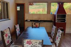 Casa en Marechal Floriano - Sítio tranquilo e equipado com churrasq e Wi-Fi