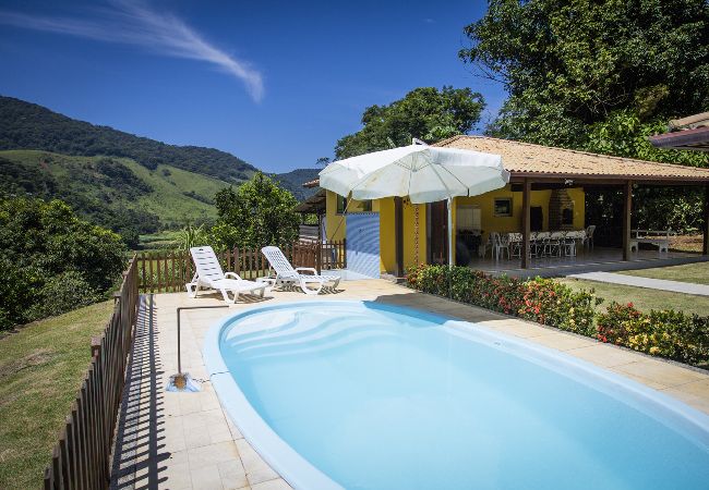 Casa en Macaé - Casa ampla c piscina e churrasq em meio à natureza