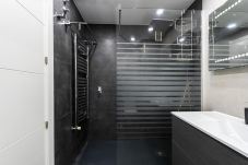 Apartamento en Madrid - Amplio piso de 3 dormitorios y 2 baños en Residencial con Piscina, Pádel_ Madrid .Temporal