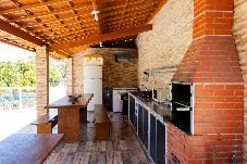 Casa en Confins - Casa bem equipada com piscina,churrasqueira e WiFi