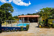 Casa en Confins - Casa bem equipada com piscina,churrasqueira e WiFi