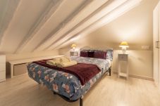 Apartamento en Madrid - Dúplex con encanto en Chamberí : Comodidad y diseño en dos niveles .Temporal 