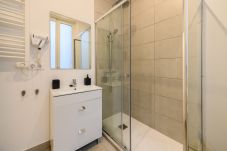 Alquiler por habitaciones en Madrid - Ámsterdam: habitación con comodidad y zonas compartidas Gran Vía-Madrid.Temporal