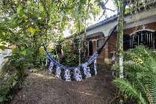 Casa en Peruíbe - Casa rústica com Wi-Fi, garagem e aceita pet