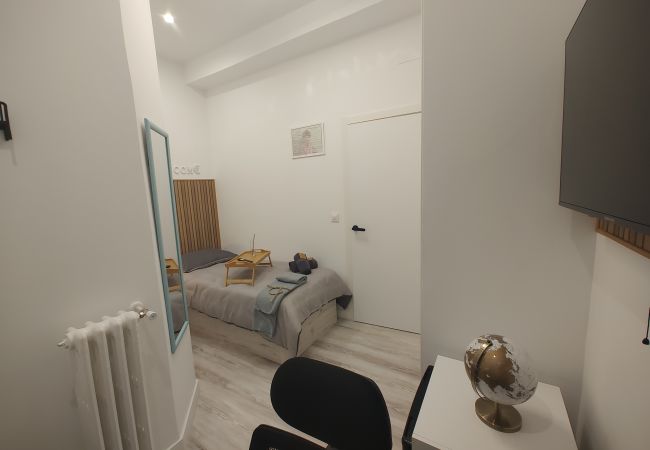 Alquiler por habitaciones en Madrid - Berlín: habitación con comodidad y zonas compartidas Gran Vía-Madrid.Temporal