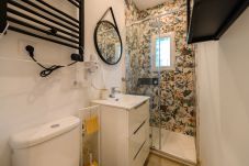 Alquiler por habitaciones en Madrid - La Paz: Habitación con confort y esencia boliviana en Madrid. Temporal