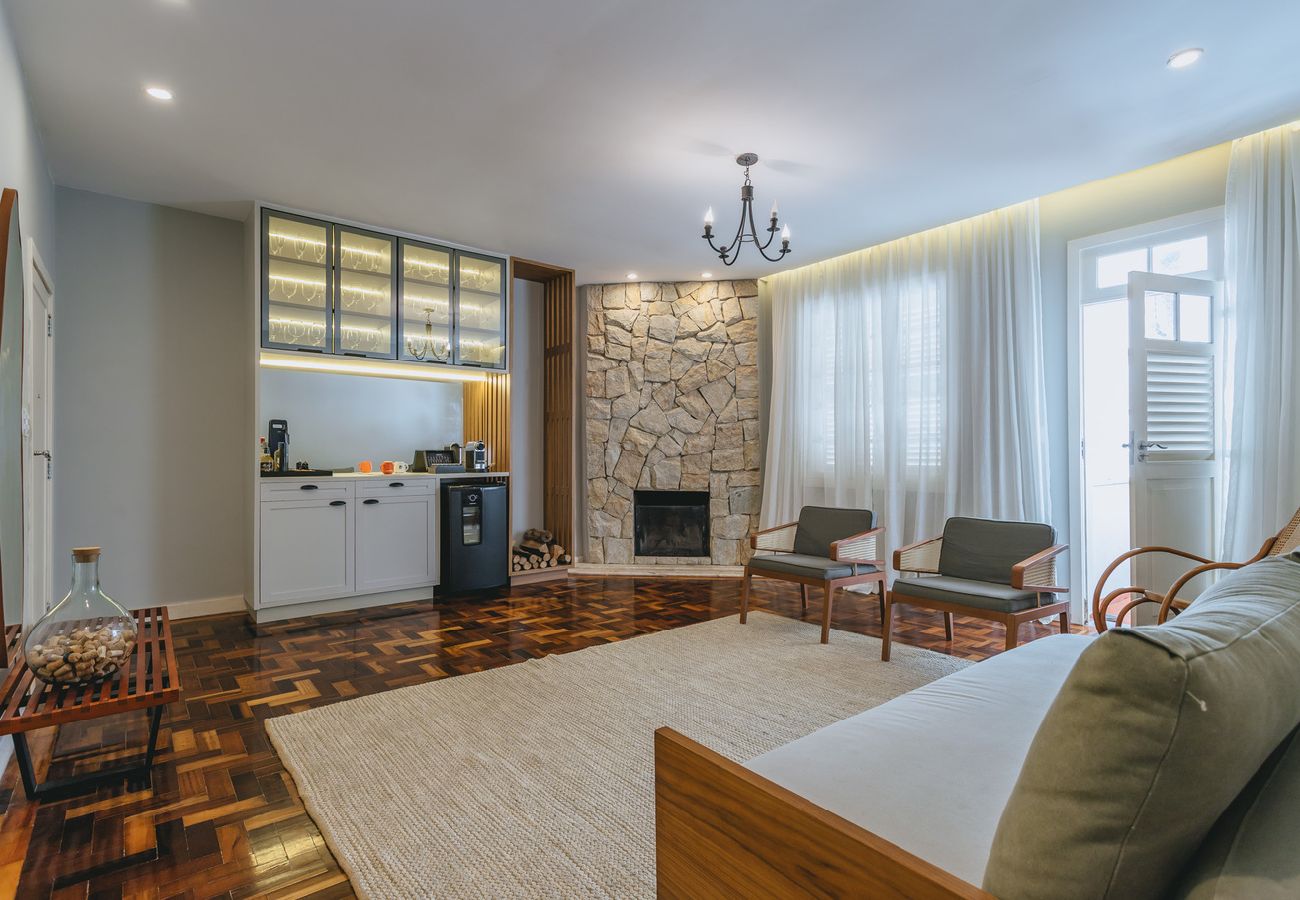 Apartamento en Teresópolis - Apto bem equipado c WiFi,lareira e boa localização