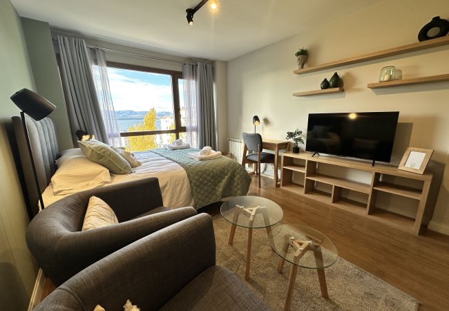 Estudio en San Carlos de Bariloche - Grinly con vista al lago y estacionamiento en Bariloche 