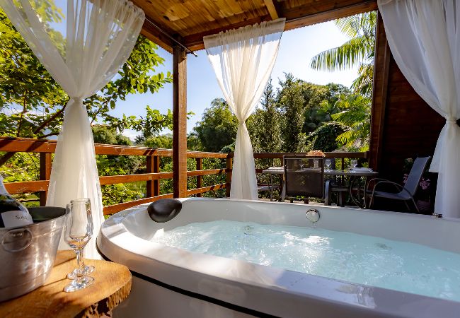 Chalet en Joinville - Chalé confortável com pisc,WiFi, garagem e jacuzzi