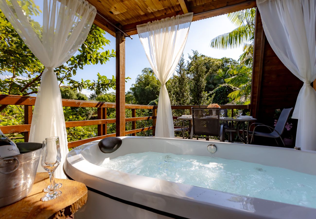 Chalet en Joinville - Chalé confortável com pisc,WiFi, garagem e jacuzzi