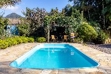 Chalet en Joinville - Chalé confortável com pisc,WiFi, garagem e jacuzzi