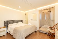 Apartamento en Gramado - NOVO! Duplex 3 dormitórios a 100m da Rua Torta! 