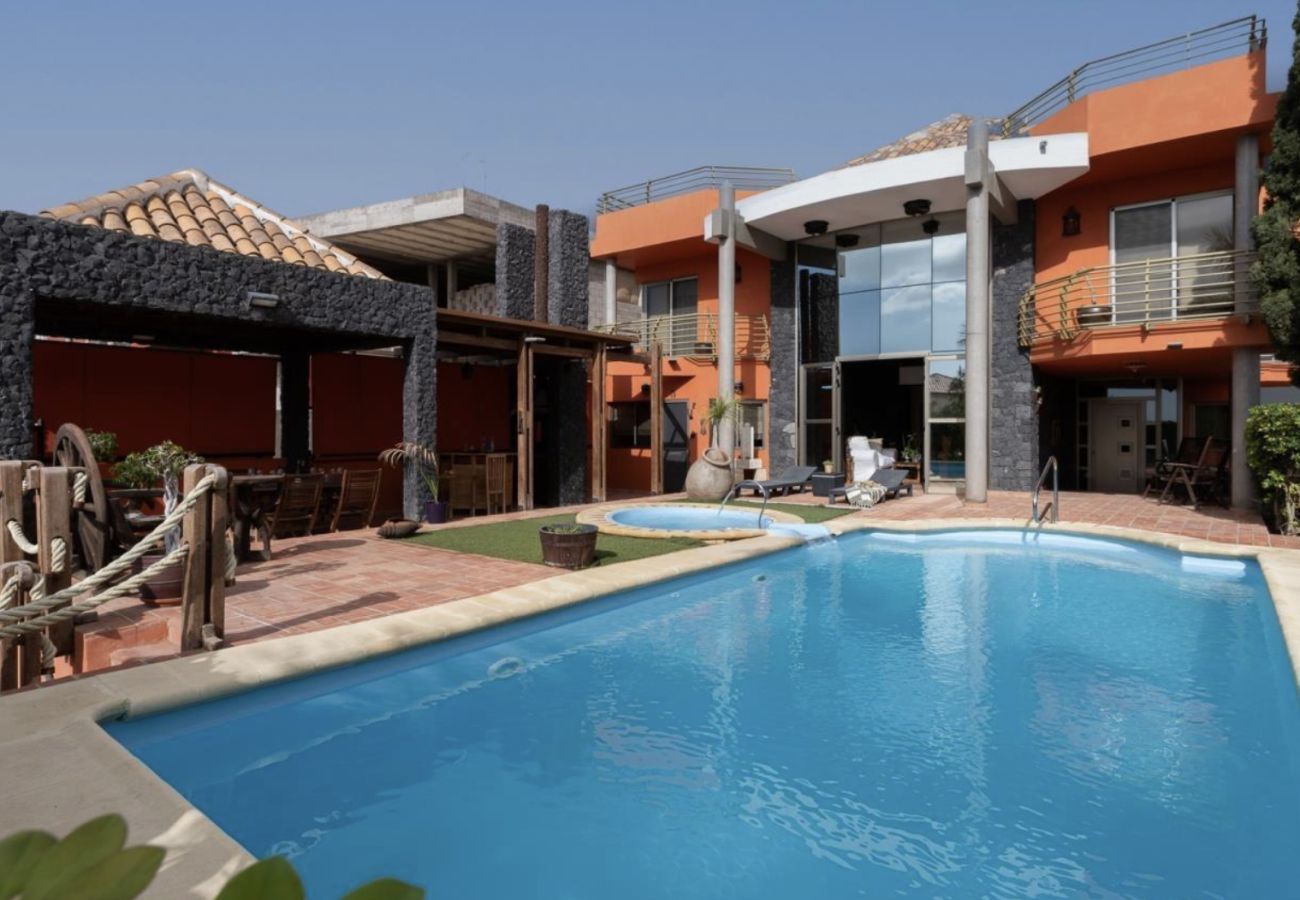 Destino turístico con alojamiento disponible para reservar en Liviind Travel