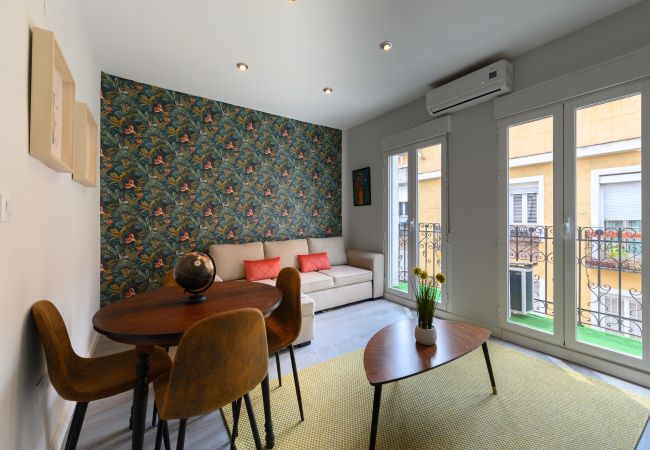 Apartamento en Madrid - Piso de 2 dormitorios con balcón en Madrid