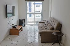 Apartamento en Praia Grande - Apto com wi-fi, ar cond. e garagem à 100m da praia