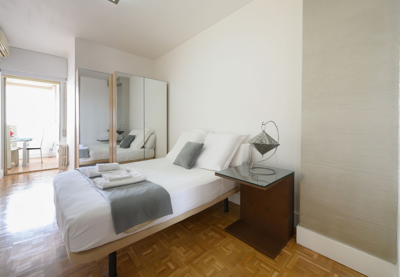 Apartamento en Madrid - Piso de 2 Dormitorios con Vistas a la Ciudad – Confort y Estilo en Madrid.Temporal