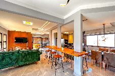 Casa en Campos do Jordão - Casa com 4 Suítes, Jacuzzi e Lareira Externa