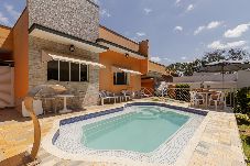 Casa en Porangaba - Casa Temática com Piscina e Churrasqueira