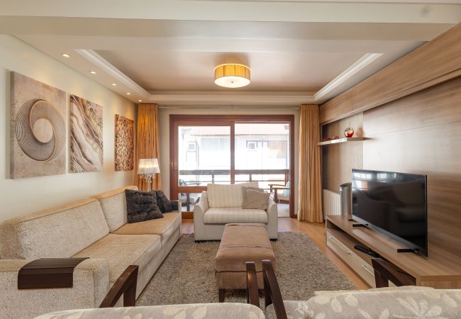 Apartamento en Gramado - Apto amplo 2D (banho social+lavabo) no coração de Gramado!