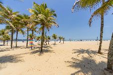 Casa en Praia Grande - Casa com Piscina e Churrasqueira a 220 m da Praia